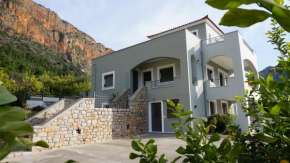 Ageliki's Luxury Apartment, Leonidio